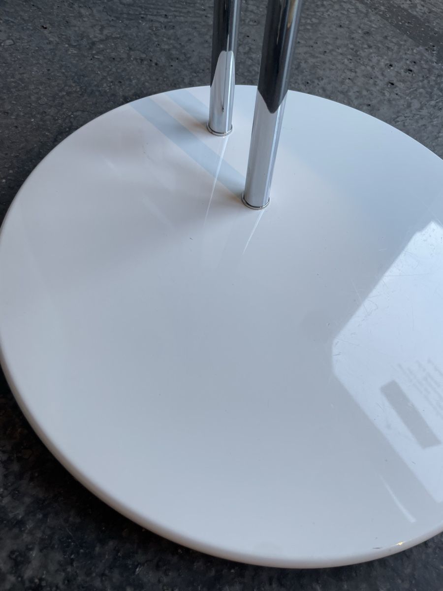 Tavoli: Beistelltisch ClassiCon Eileen Gray weiss – Usato da Windisch venduto da rascale 2