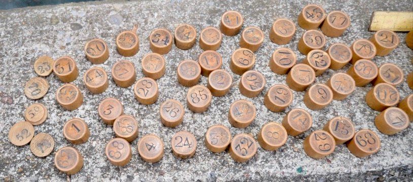 Giocattoli: antike HOLZ Fässchen Nummern ca. 2cm breit / 1cm tief – Usato da Pfaffhausen venduto da mono_rec 2