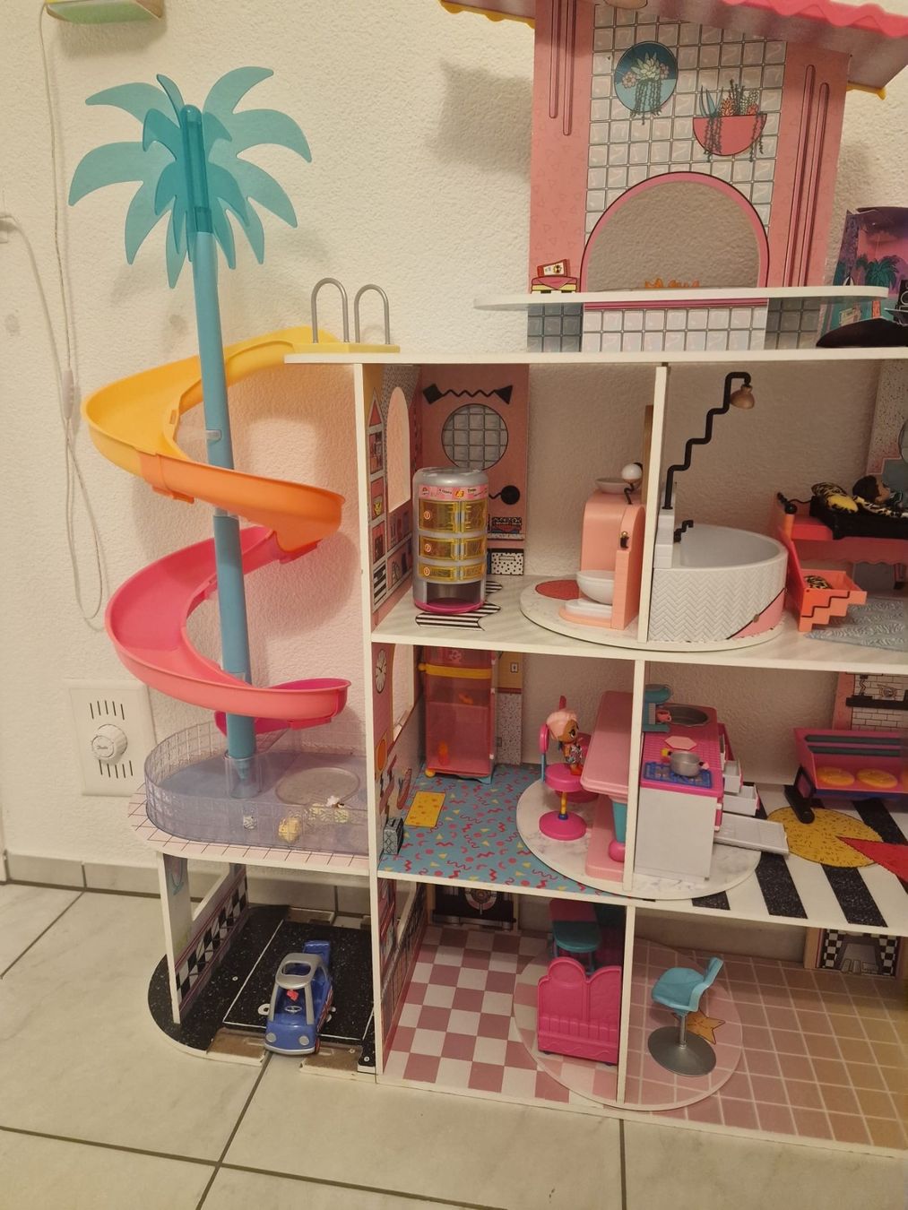 Maisons & Meubles de poupées: LOL Puppenhaus – D'occasion à Dintikon par KujtimMari 2