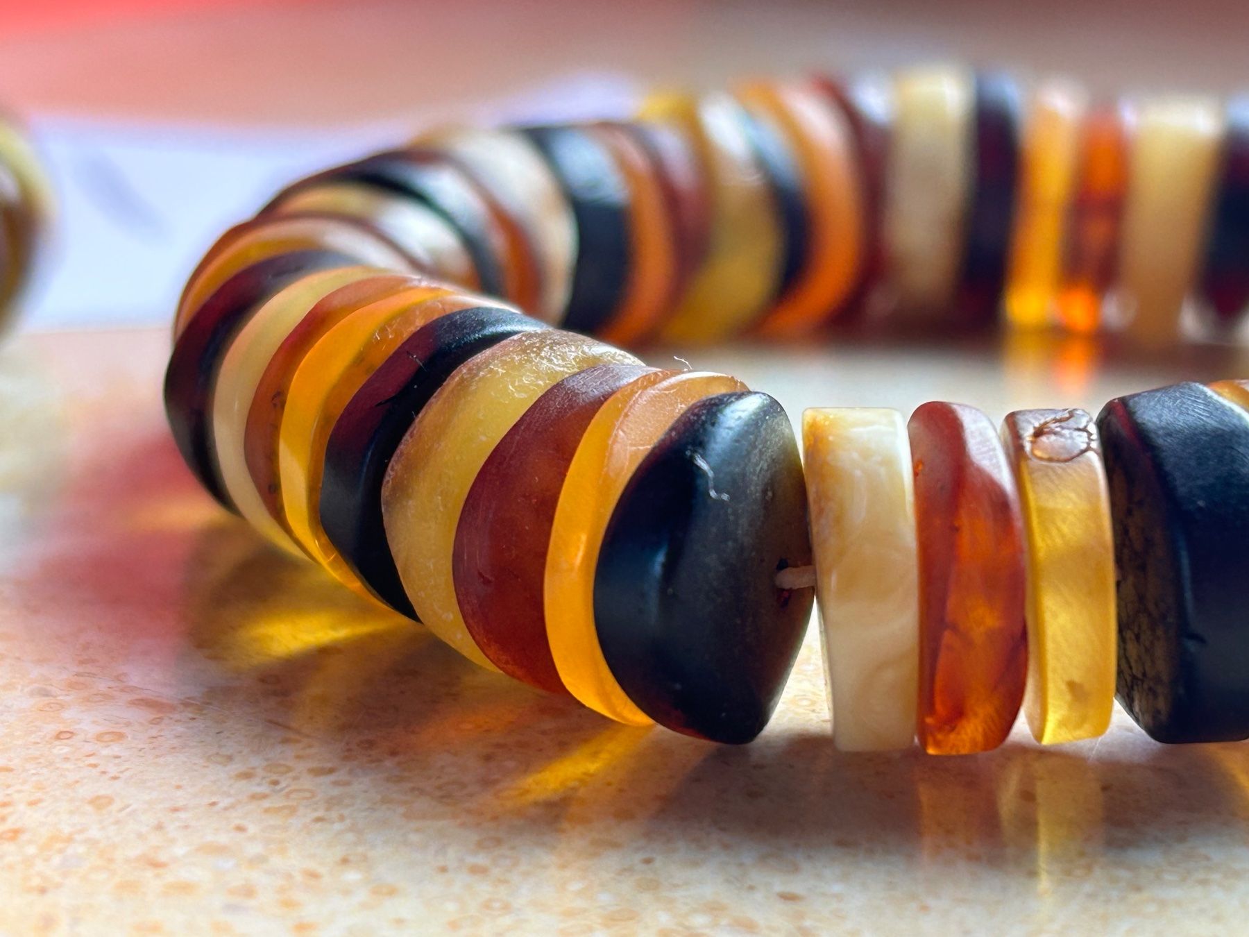 Bracciali & Braccialetti: Männerarmband Bernstein 4 Farbig massiv – Nuovo e nell'imballaggio originale da Dittingen venduto da Bijoubelle