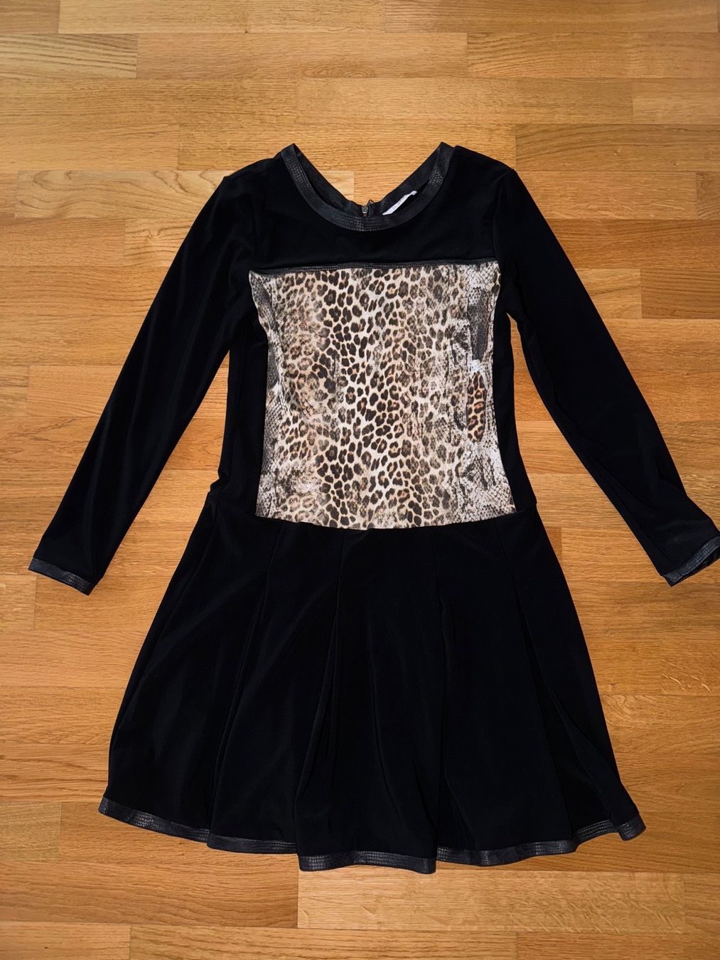 Robes: Robe Garella NEU – Neuf (Voir description) à Cologny par PEACEANDLOVE