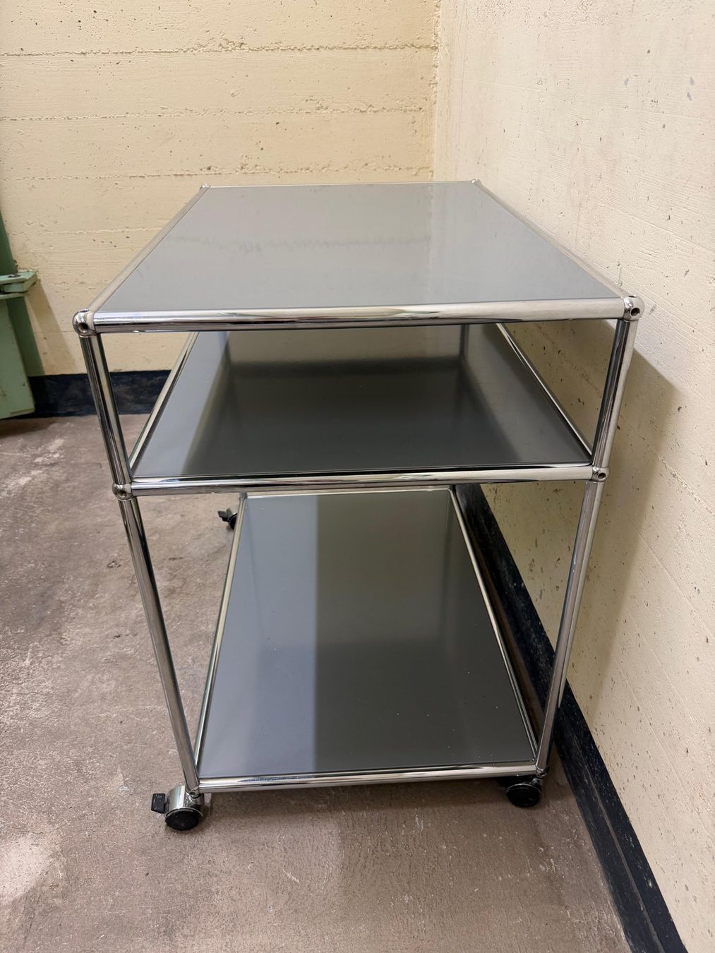 USM Comodini: Original USM Rolltisch – Usato da Tann venduto da kristi8282 2