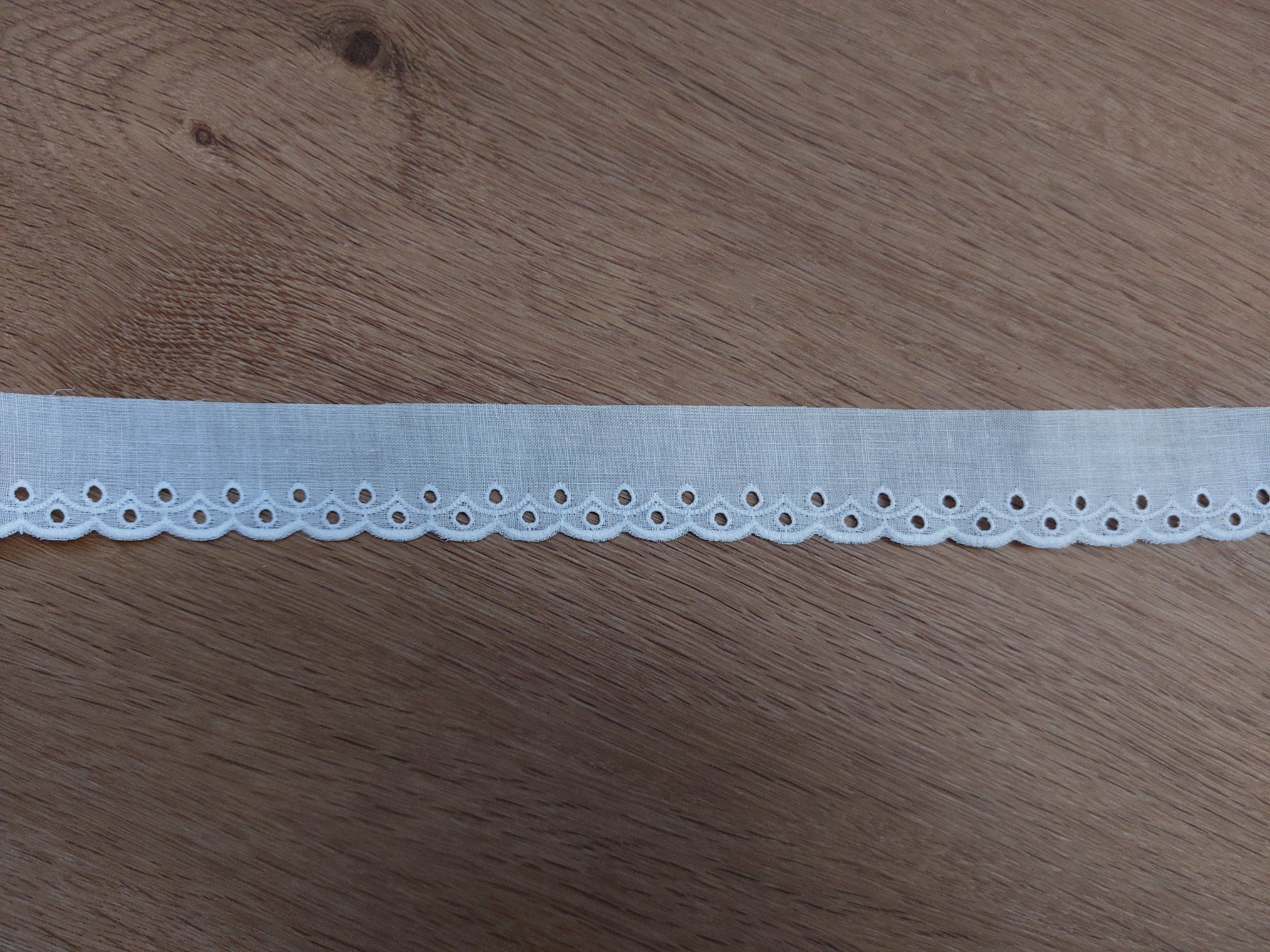 Tessuti: Spitzenband 9 Meter Stickereispitze – Nuovo (secondo la descrizione) da Heerbrugg venduto da Sonytime 1