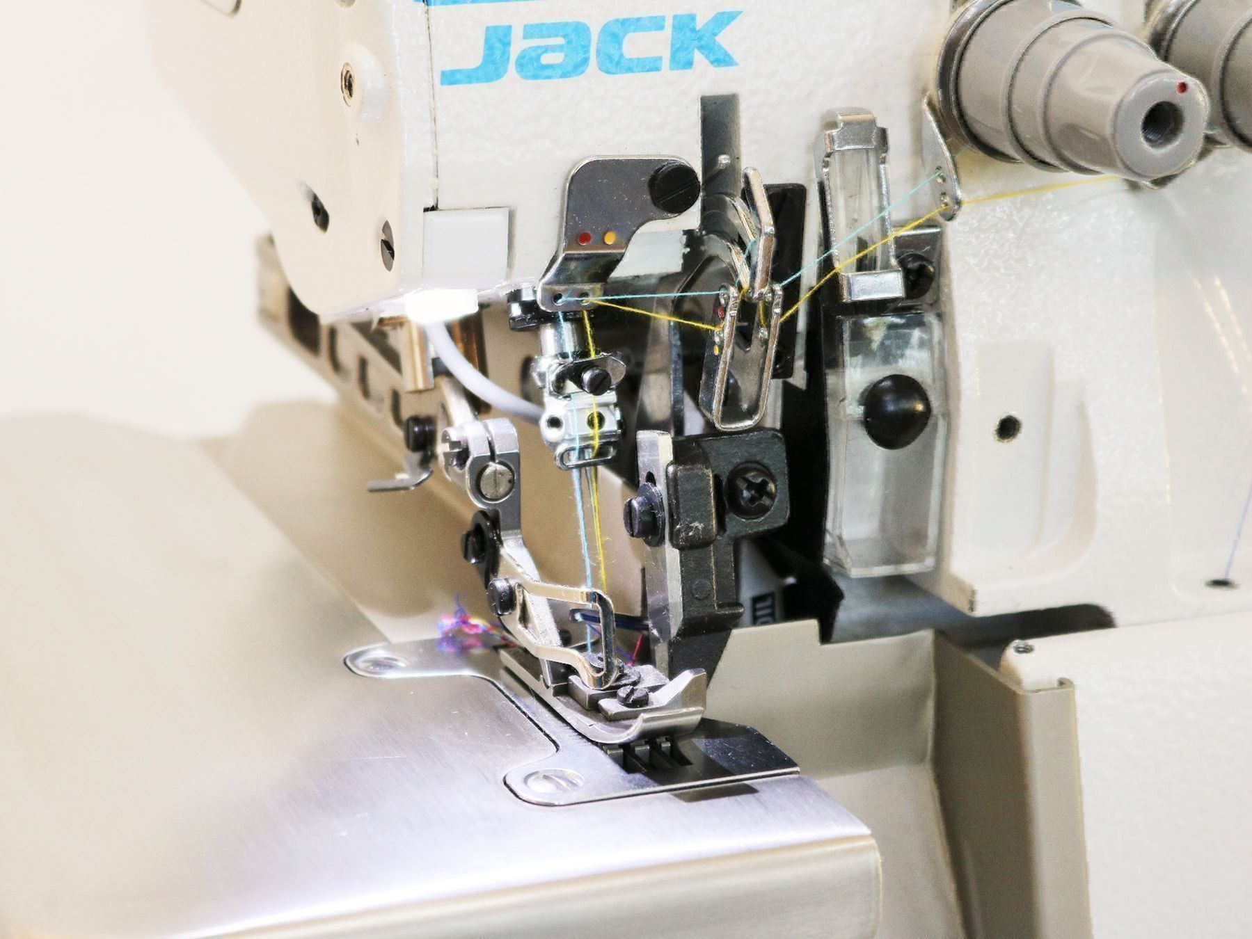 Macchine da cucire: Overlock Industrienähmaschine JACK Neu – Nuovo e nell'imballaggio originale da Rehetobel venduto da dani034 1
