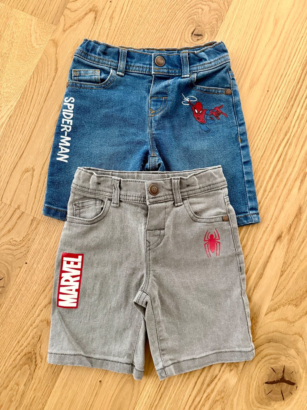 Pantaloni: 2 boy’s shorts size 98 – Usato da Frick venduto da misokrcmarik