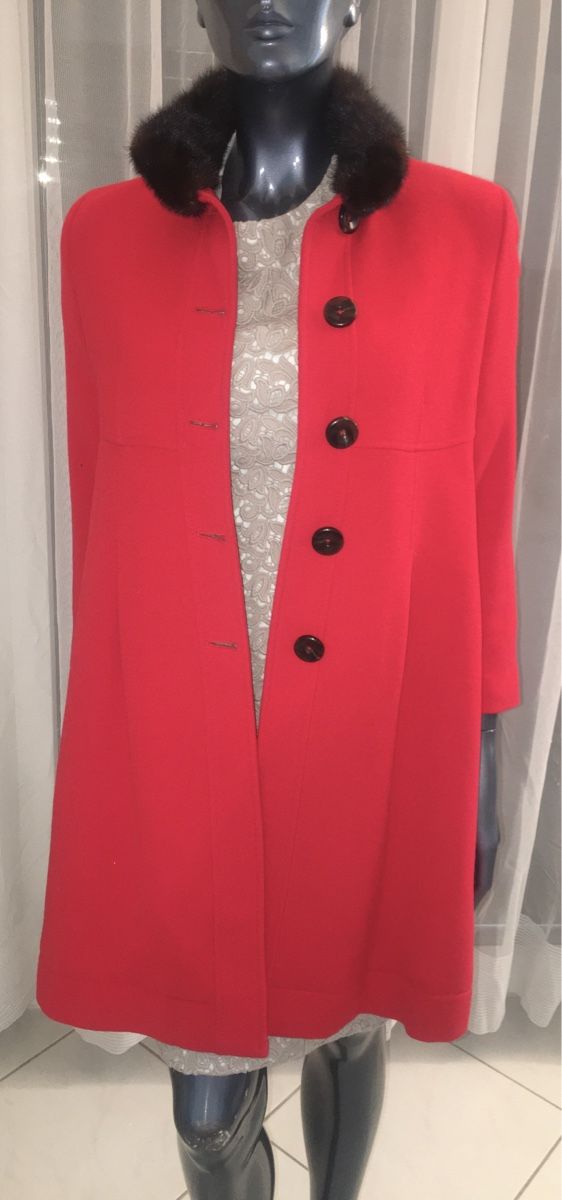 Valentino Mäntel: RED VALENTINO MANTEL MIT PELZ GR. 38 (IT 42) – Gebraucht aus Unteraegeri von MH203 2