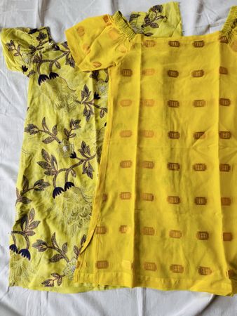 2 robes en voile – jaune – fabrication sénégalaise M
