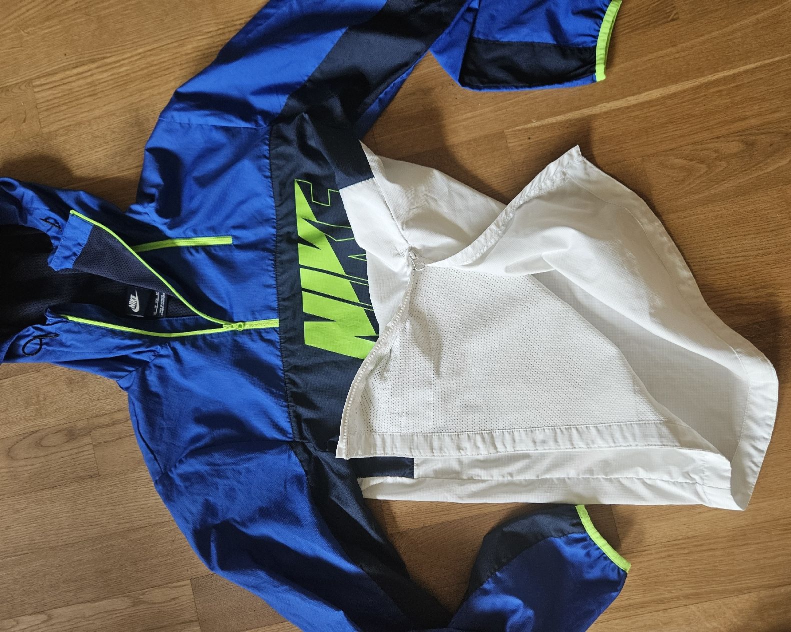 Nike Giacche: Lightweight vintage Nike wind Jacket Size XS  – Usato da Bern venduto da Ciprofloxacina 2