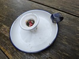 Metall: weisser Emaille Kerzenständer mit Griff, vintage