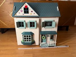 Puppenhaus aus Holz, gross, mit Möbel, Top Zustand!