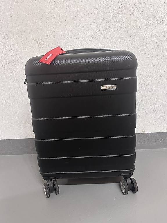 Valigie: Clipper Hartschalen-Kabinenkoffer – Usato da St. Gallen venduto da fla_j5jj