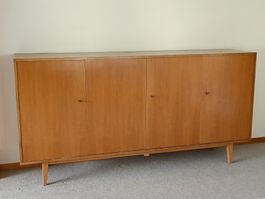 Elegantes Sideboard Nussbaum Massiv aus den 70er Jahren