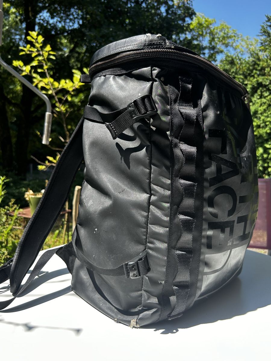North Face Zaini: NORTH FACE - Base Camp Fuse Box Black – Usato da Zollikofen venduto da LUKE_THRIFTS 1