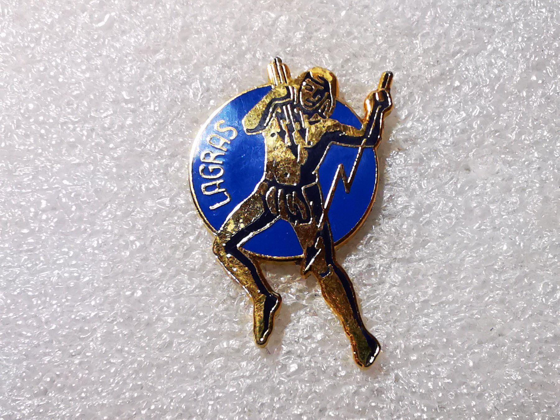Placchette & Badge: Ansteckpin 65: Lagras – Usato da Oppligen venduto da Pin-Fall-Shop