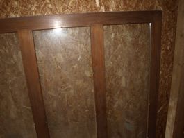 Festverglaste Holzfensterfront
