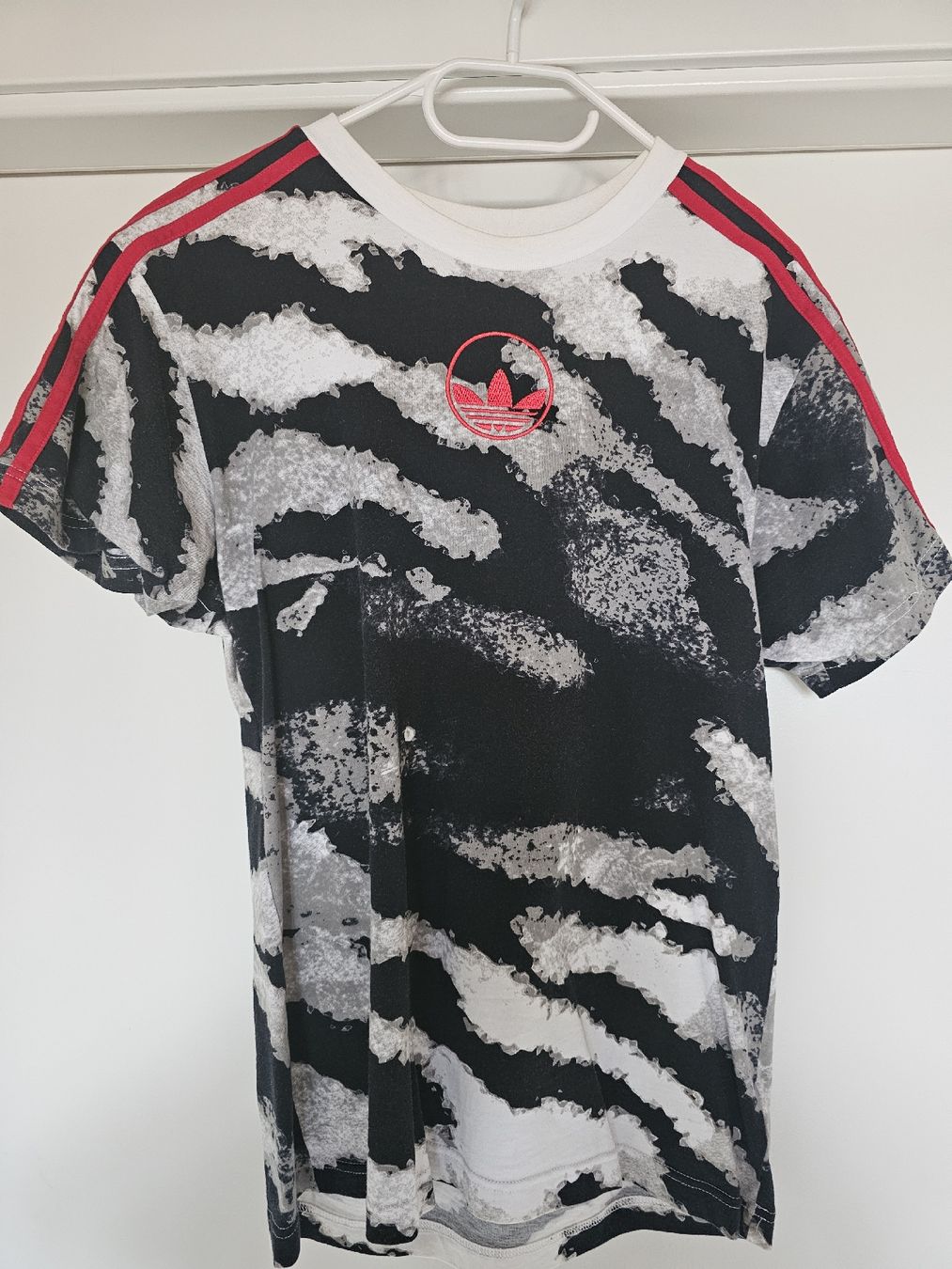 Adidas T-shirt: T-shirt Adidas Original – Usato da Monthey venduto da gae_22w9
