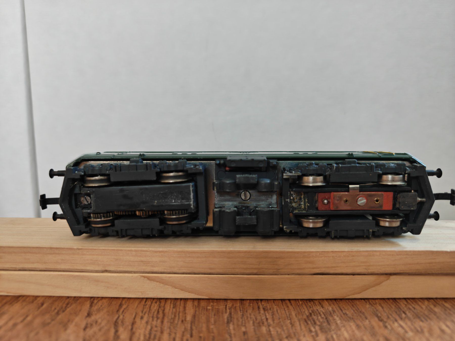 Hag Modelleisenbahnen: Hag 221 Re 4/4 I, analog – Gebraucht aus Bern von JGBahn 4