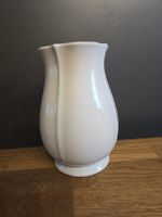 Schönes Dekoelement: Weisse Vase Weiden