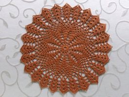 Rundes Häkeldeckchen ca 27cm / rehbraun