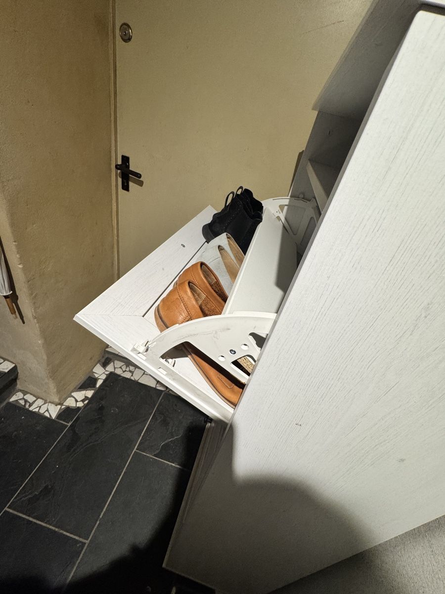 Ikea Armadi: IKEA Schuhschrank mit 3 Kippfächern – Usato da Brienz BE venduto da joe_t96j 3