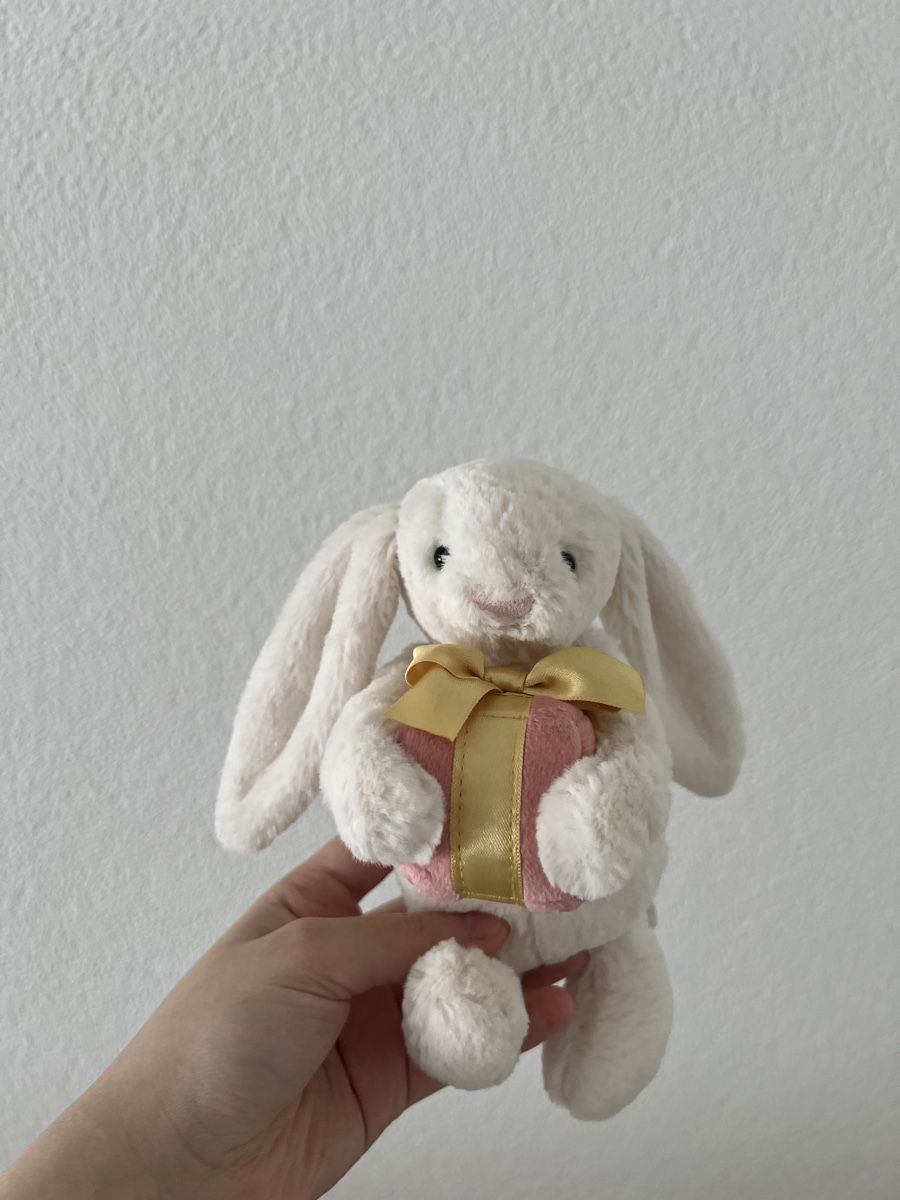 Jellycat Giocattoli: Jellycat, Bashful Bunny with Present – Usato da Dietikon venduto da rts888