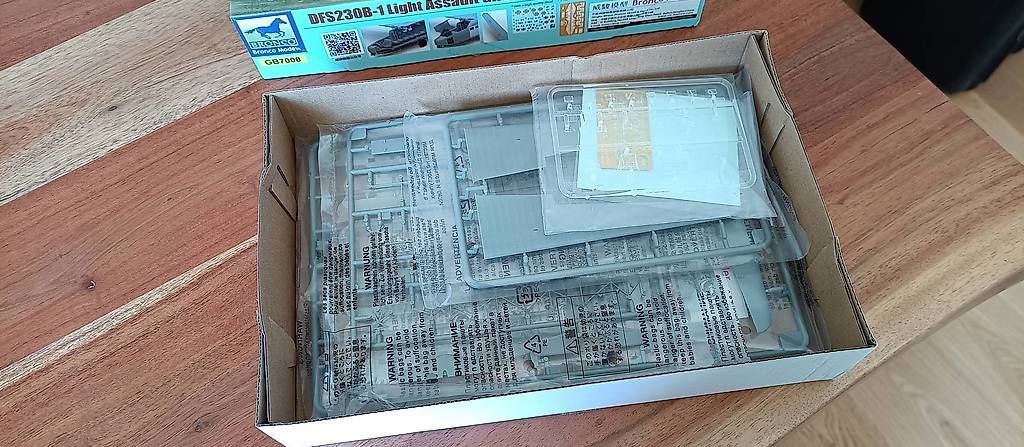 Kit di modellismo & Modellini statici: Maquette DFS230B-1 Light Assault Glider – Usato da Le Noirmont venduto da jer_jzh5 1