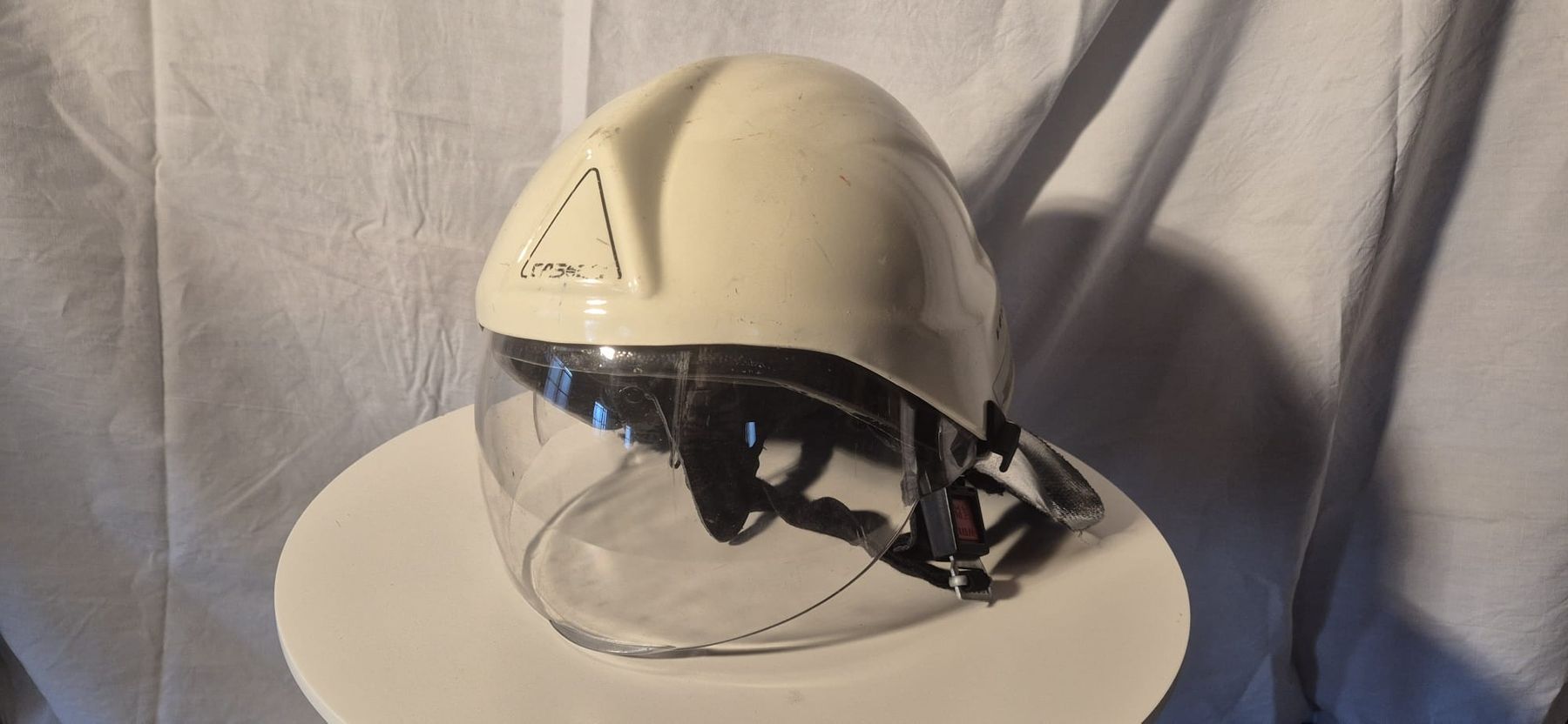 Feuerwehr: Feuerwehrhelm – Gebraucht aus Volketswil von Crystallize 1
