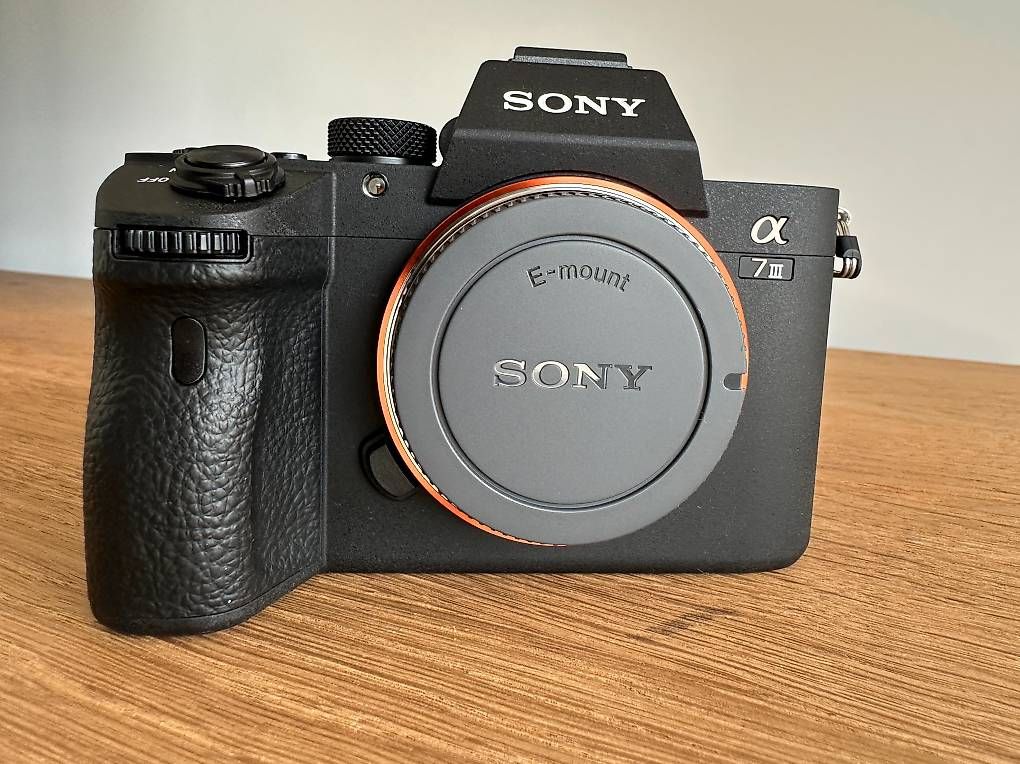 Sony Kamera: Sony Alpha 7III – Neu (gemäss Beschreibung) aus Pregassona von swk_w9pk