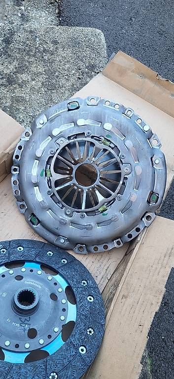 Tutti pezzi di ricambio auto: Embrayage PSA diesel 2.0 – Nuovo e nell'imballaggio originale da Tolochenaz venduto da vivienrobin