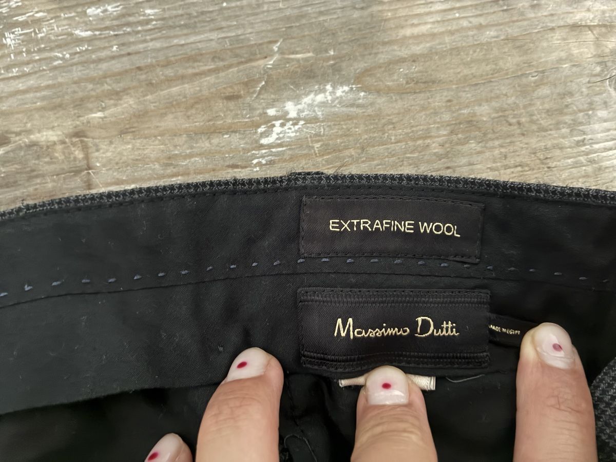 Massimo Dutti Costumes: Massimo Dutti Hose extrafine wool grau Grösse 44 – D'occasion à St. Gallen par Joao_Serralheiro 1