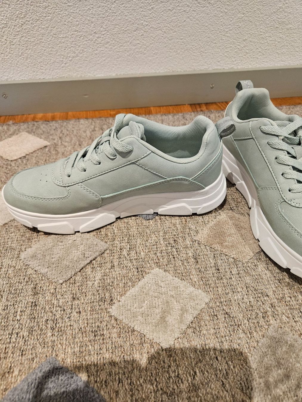 Graceland Scarpe da donna: Sneaker, modern und bequem – Nuovo (secondo la descrizione) da Sennhof (Winterthur) venduto da HG2019 1