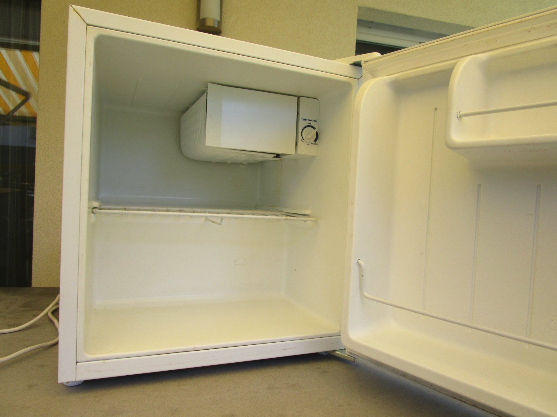 Kühlschrank: Kleiner älterer Kühlschrank – Gebraucht aus Volketswil von Megaissimo 1
