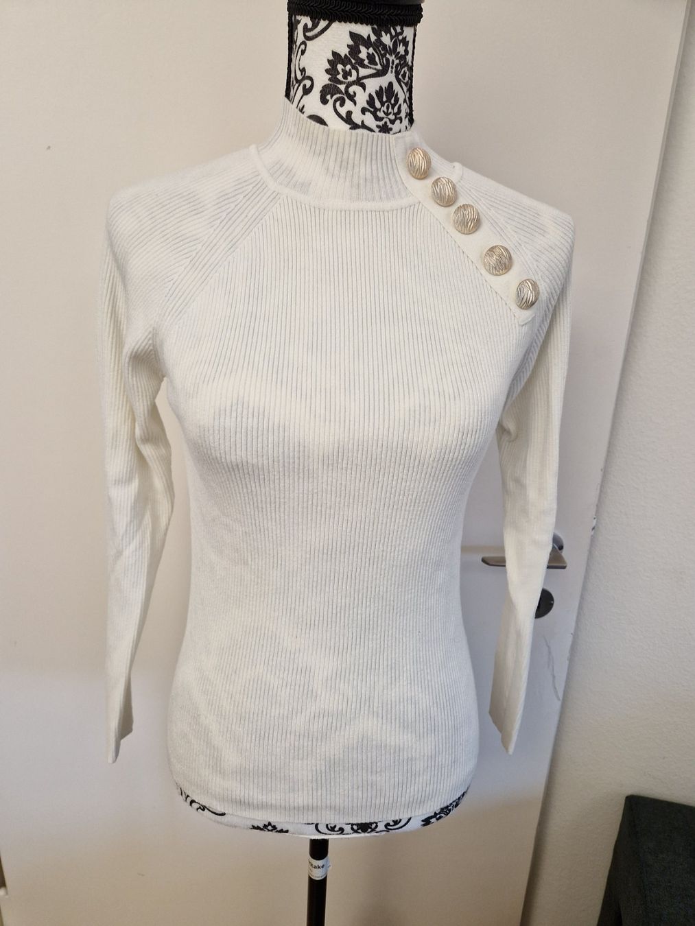 Maglioni & Felpe: 3 x Elegante Damenpullover, gerippt, mit Knöpfen Gr.M – Nuovo (secondo la descrizione) da Glattbrugg venduto da mas_75t2