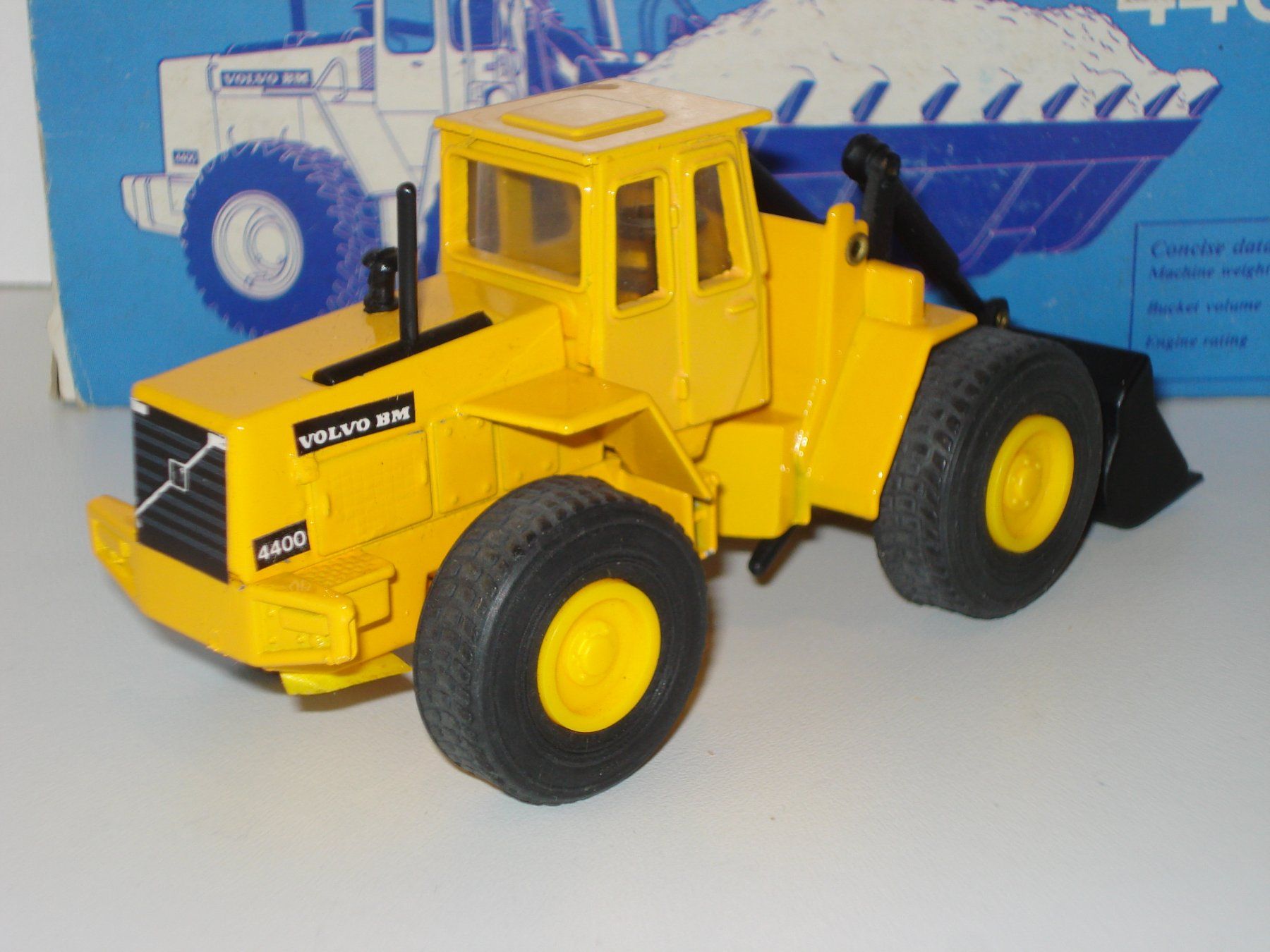 Modellbausätze & Standmodelle: VOLVO BM 4400 Radlader – Neu (gemäss Beschreibung) aus Mitlödi von worker04 3