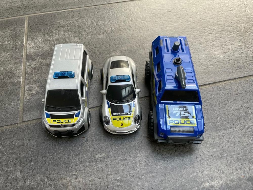 IMC Toys Baby-Puppenkleidung Set – Inkl. Schnuller & Schuhe, 3-teilig (zufälliges Modell)