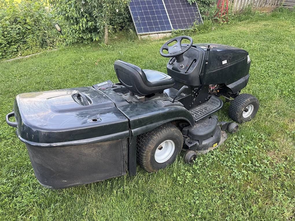 Tagliaerba: Rasentraktor mit 18.5Ps Briggs & Stratton Motor – Usato da Leuggern venduto da Darwin016 2