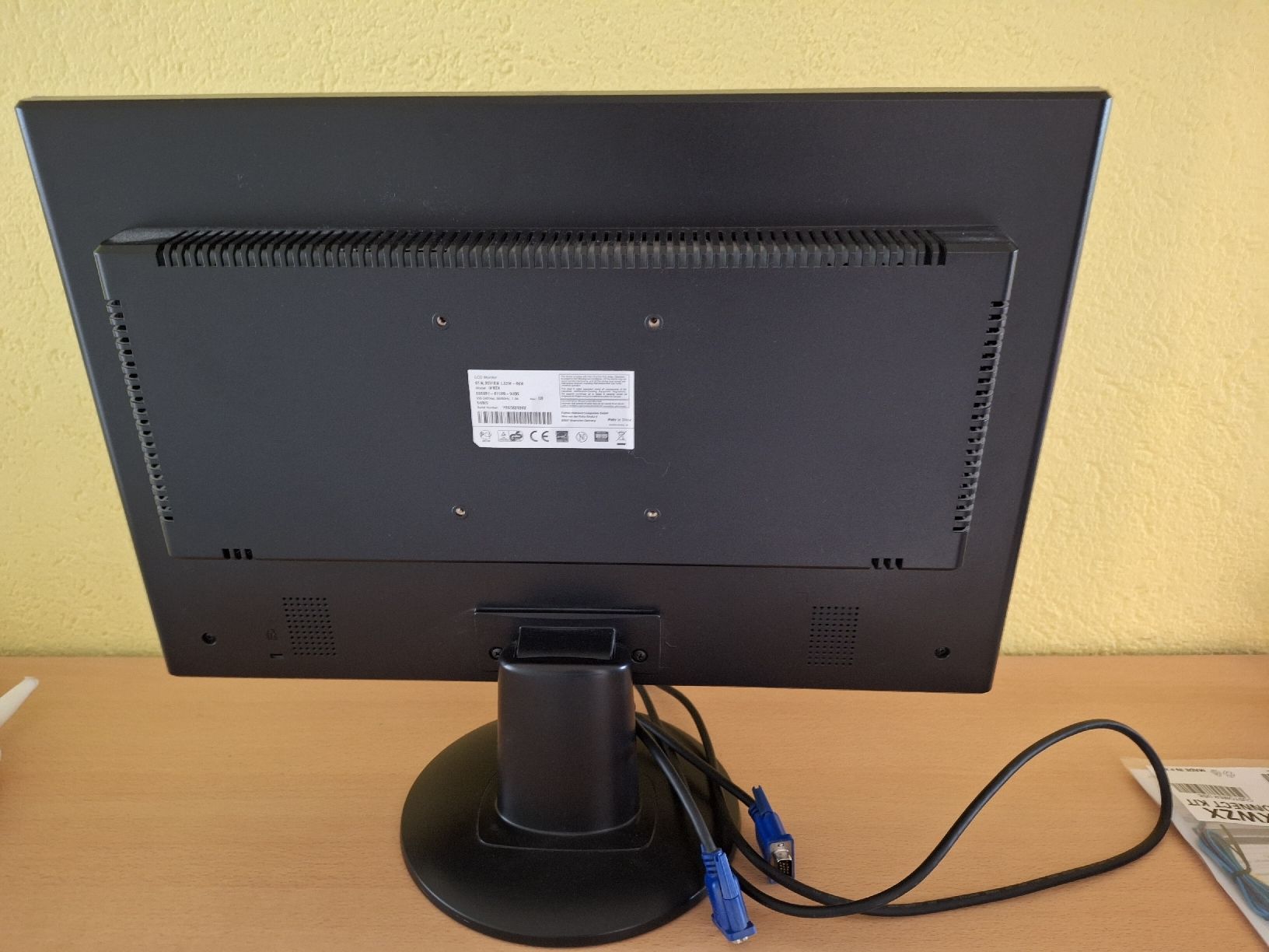 Fujitsu Monitor: PC Bildschirm – Usato da Niederglatt ZH venduto da Bobsli 4