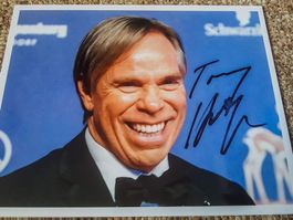 Tommy Hilfiger - Autogramm auf Foto