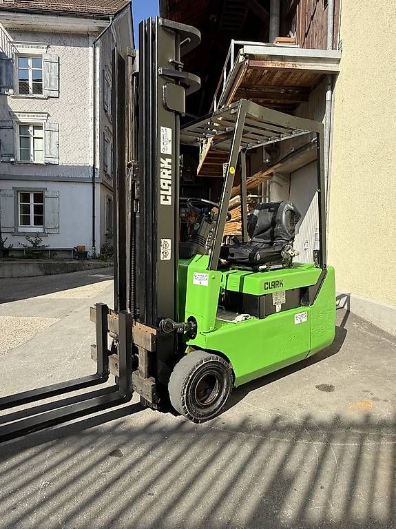Gabelstapler & Hubwagen: Stapler Gabelstapler 5.56 Meter Hubhöhe  – Gebraucht aus Ebnat-Kappel von Suizo1291