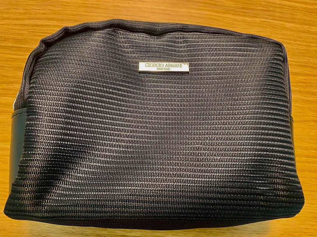 Kosmetikkoffer: Giorgio Armani Necessaire – Neu (gemäss Beschreibung) aus Lachen SZ von kal_87kx