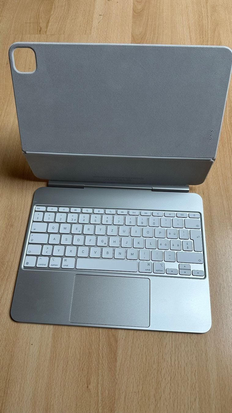 Apple Tastaturen: Apple Magic Keyboard für iPad Pro 13" 2025 – Gebraucht aus Otelfingen von Bluetime