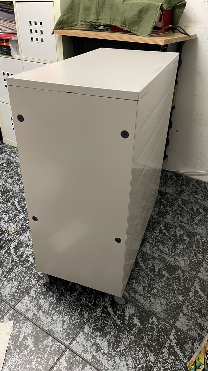 Lista Korpus: Rollschrank mit abschliessbaren Türen – Gebraucht aus Winterthur von Vinyljunkie 1