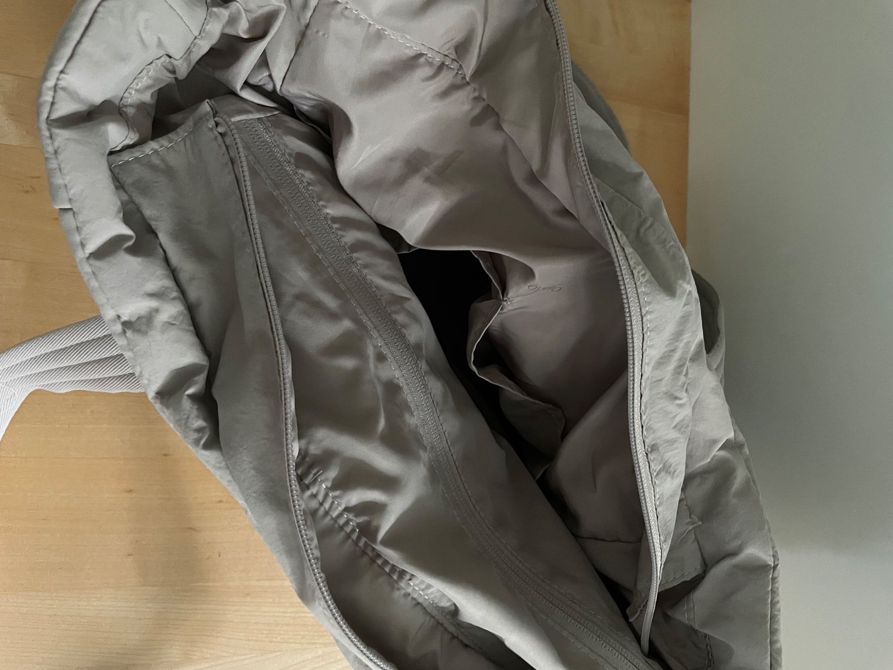 Oysho Sacs femmes: Softshell Tasche – D'occasion à Dietikon par sug_zx2f 3