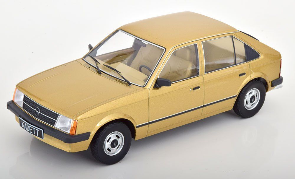 Triple9 T9-1800421 Opel Kadett 5-türig rot 1984 Maßstab 1:18 Modellauto 1:18 Maß