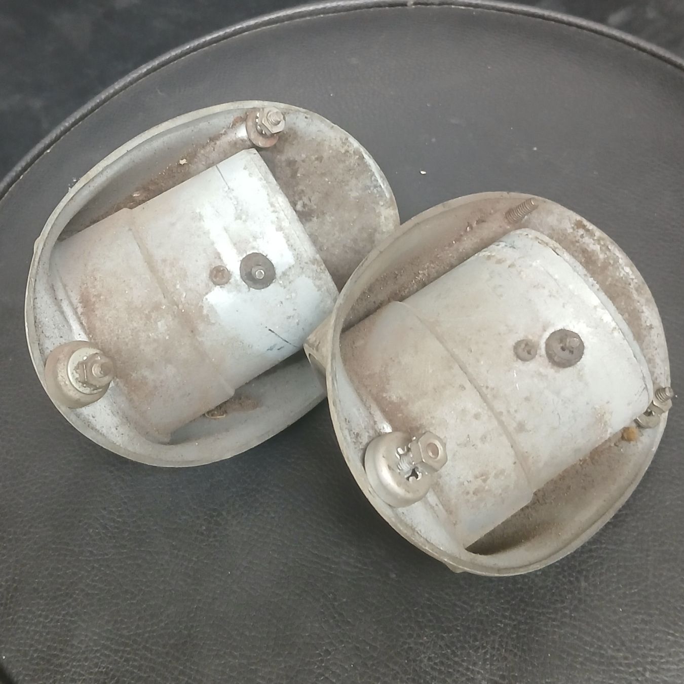 Cadillac Tutti pezzi di ricambio auto: Bouches de ventilation Cadillac 59-60 – Usato da la heutte venduto da Auto-stock 1
