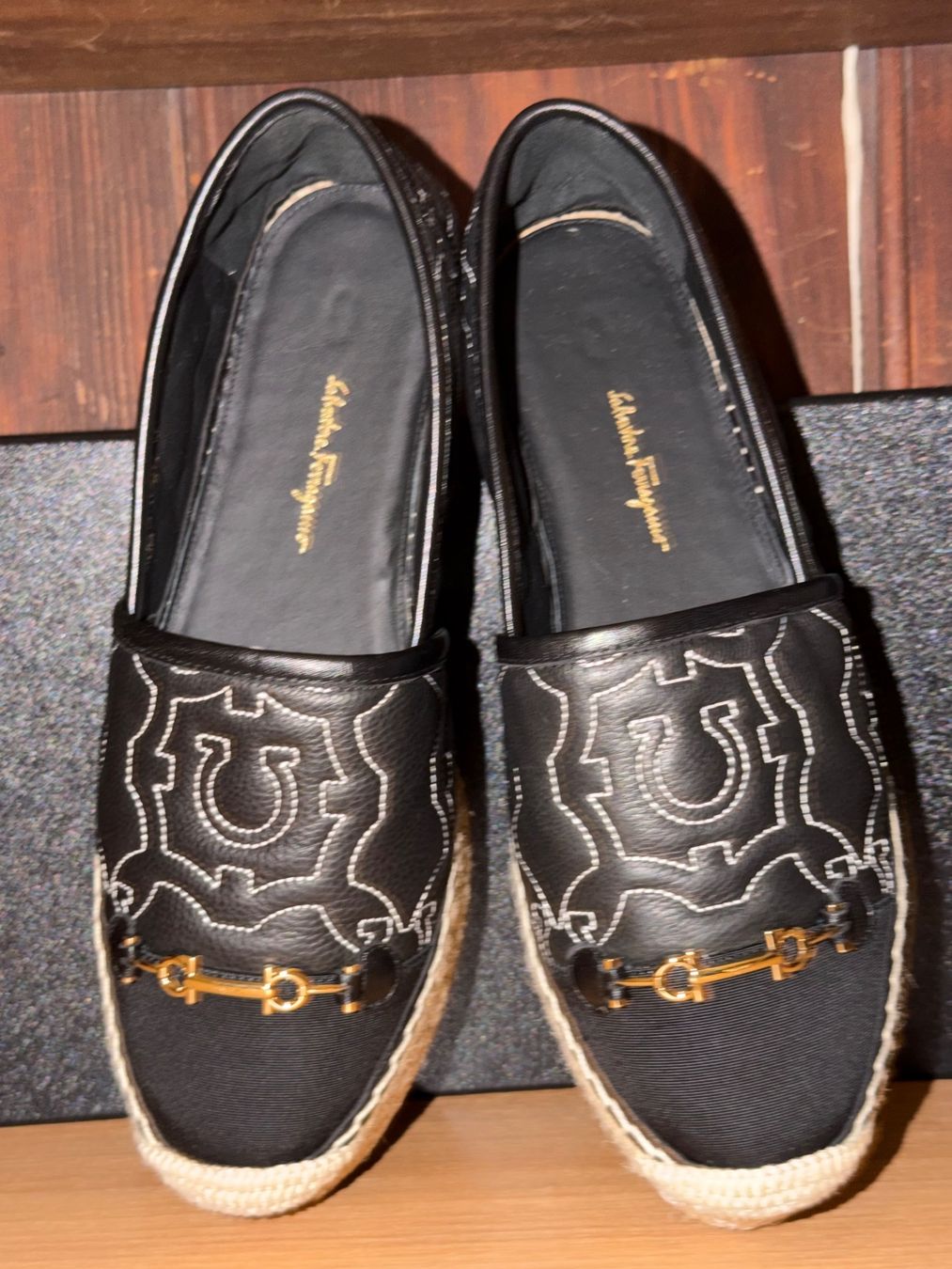 Salvatore Ferragamo Scarpe da donna: Neue Salvatore Ferragamo Espadrilles Grösse 40 – Nuovo (secondo la descrizione) da Basel venduto da Blausara707