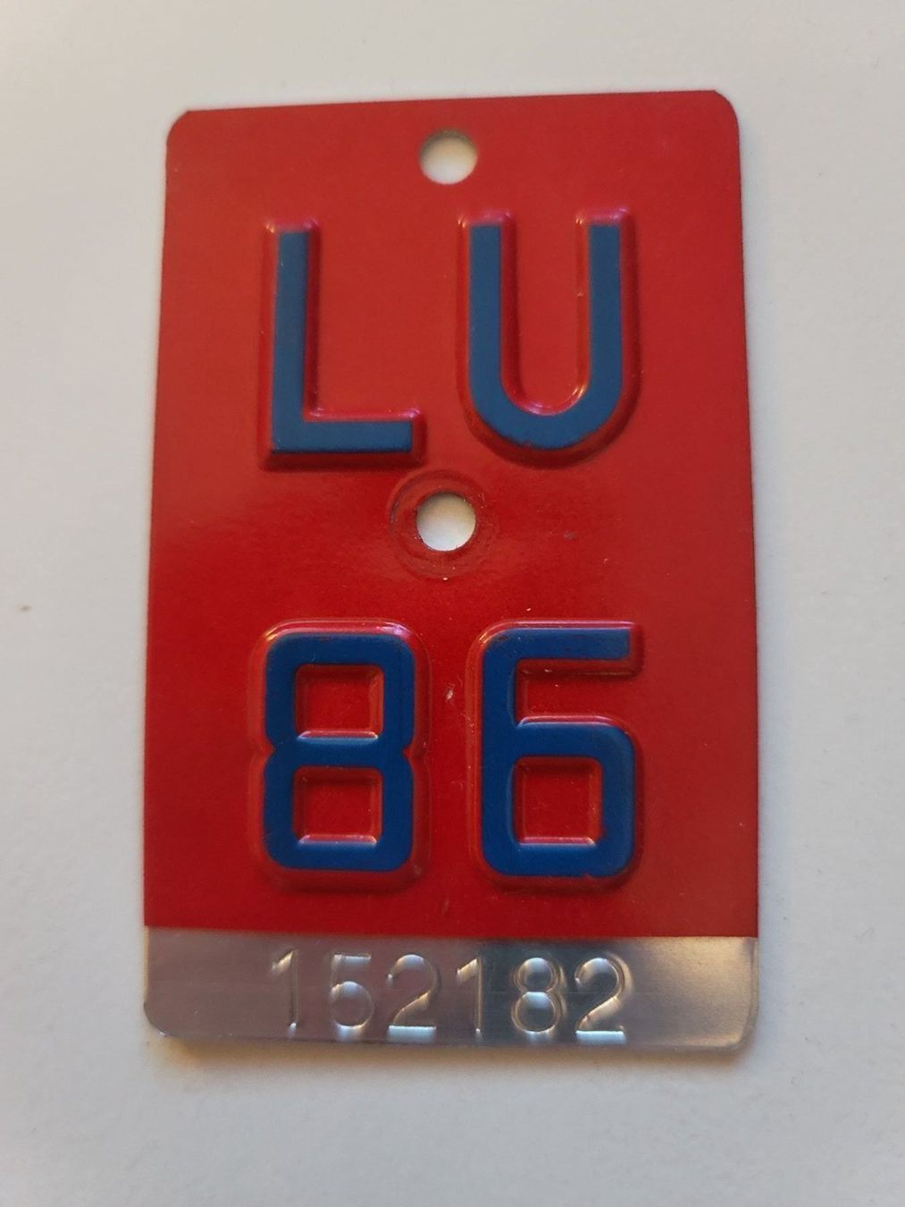 Insegne: Velonummer LU 86 – Usato da Eschenbach LU venduto da Pasaruwa