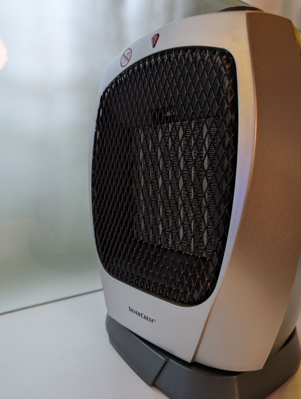 SilverCrest Radiatori: Silvercrest Ceramic Fan Heater, Perfect for Winter! – Nuovo (secondo la descrizione) da Seltisberg venduto da lagoo