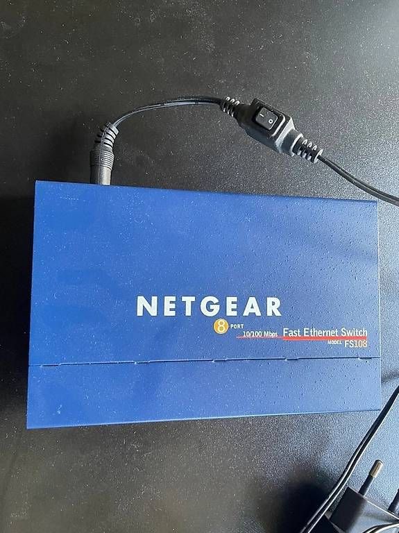 Modem & Router: Netgear ProSafe Switch FS108 V2 und Zyxel Router – Usato da Basel venduto da yag2ru 3