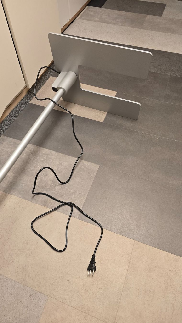 Regent Lampade: Büro Stehlampe von Regent – Usato da Aesch BL venduto da imbeli 1